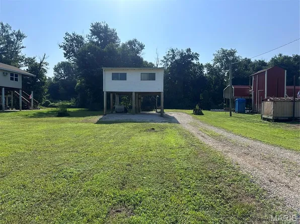 72 S River Rd, Elsberry, MO 63343