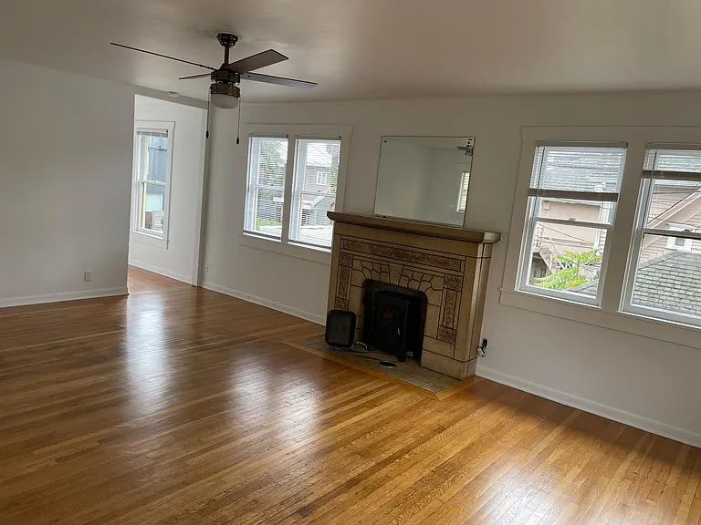 2239 1/2 Boylston Ave E — Photo 1