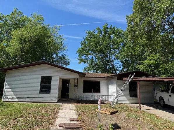 1805 Vermont St, Baytown, TX 77520