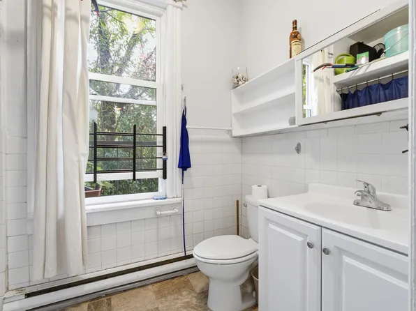 570 Jersey Avenue image 10 of 37