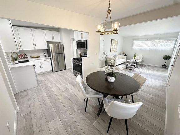 2nd image of 613 Vista Way