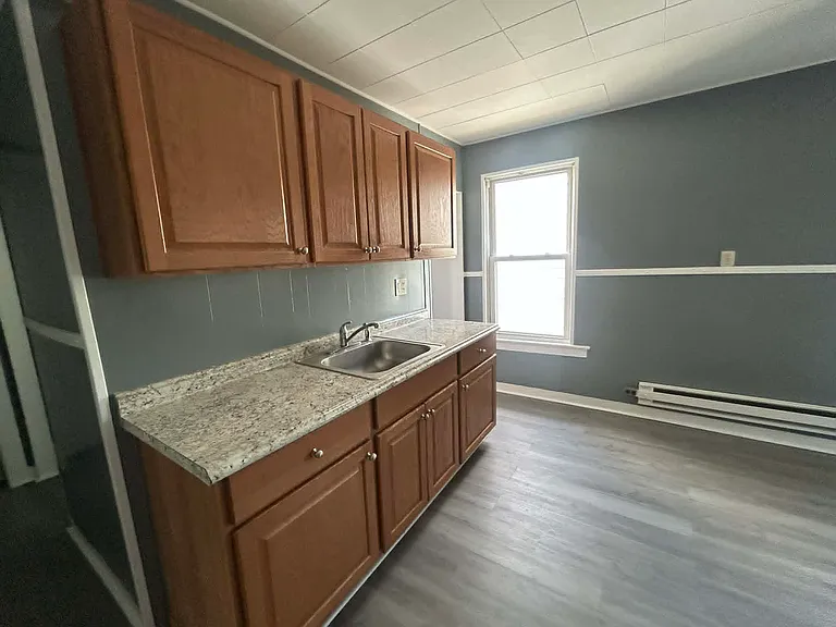 20 Lounsbury Ave — Photo 2
