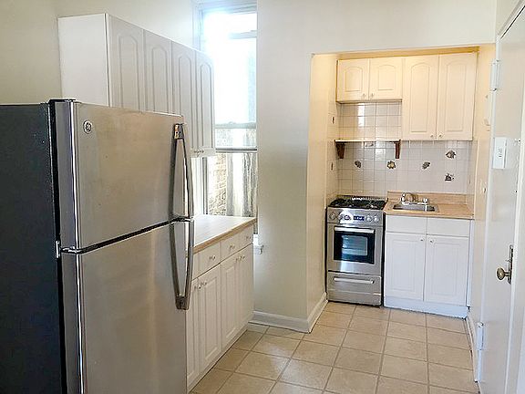3rd image of 107 E 10th St APT 4C