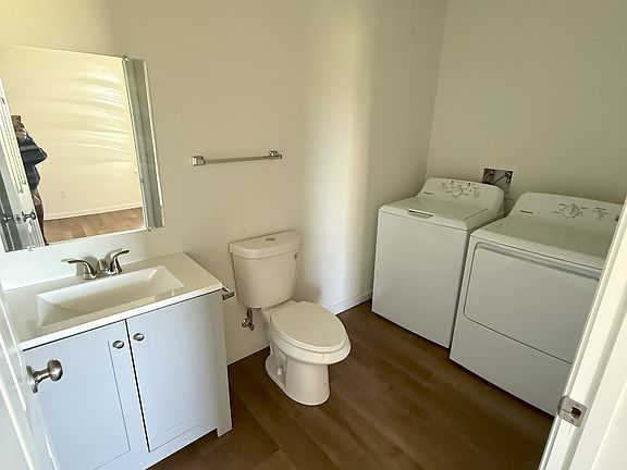 Bathroom 1/Laundry