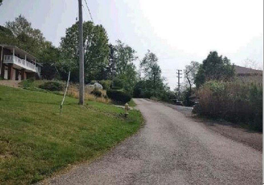 Exterior Neighborhood (street photo)
