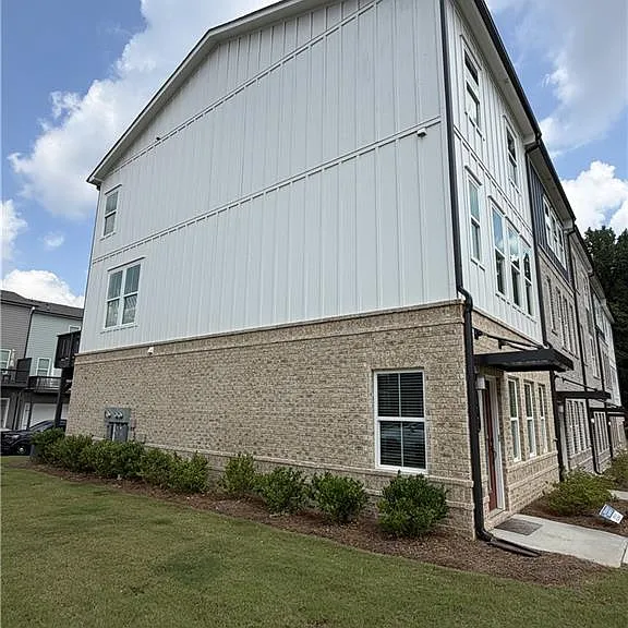 900 Colton Dr — Photo 16