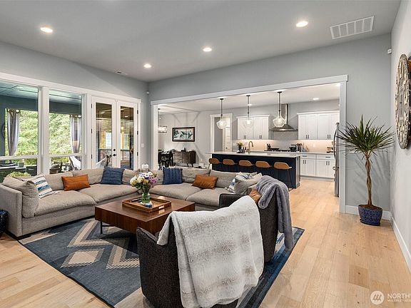 5th image of 5040 Coppermill Court NE