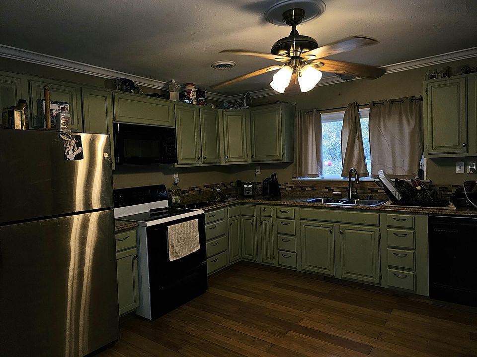 2nd image of 390 River Rd