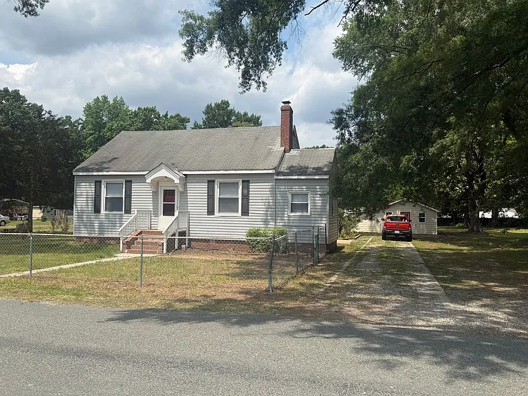 1840 Powell Rd — Photo 2