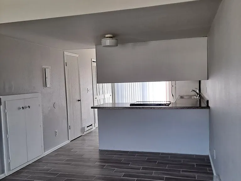 33-39 Castle Royal Dr — Photo 3