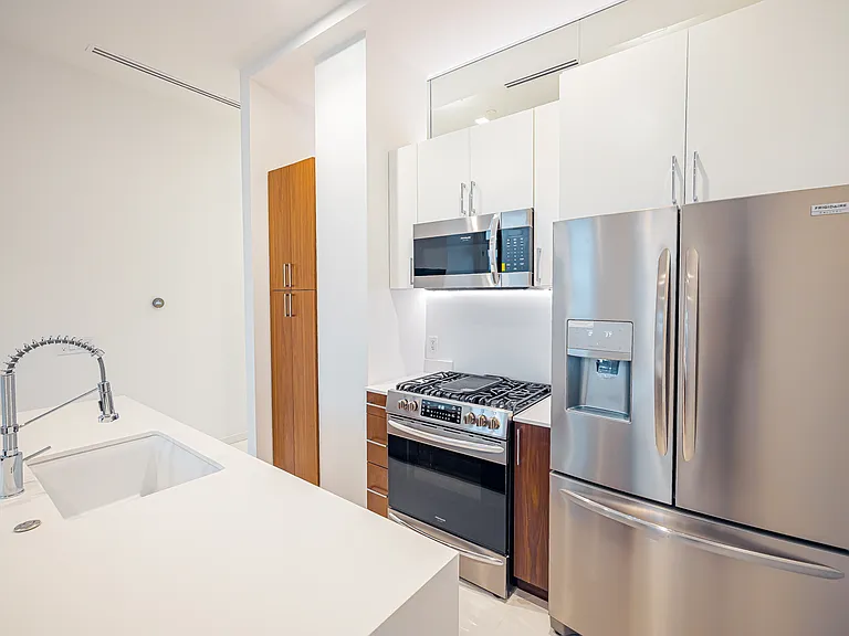 400 Old Woodward Ave #306 — Photo 14