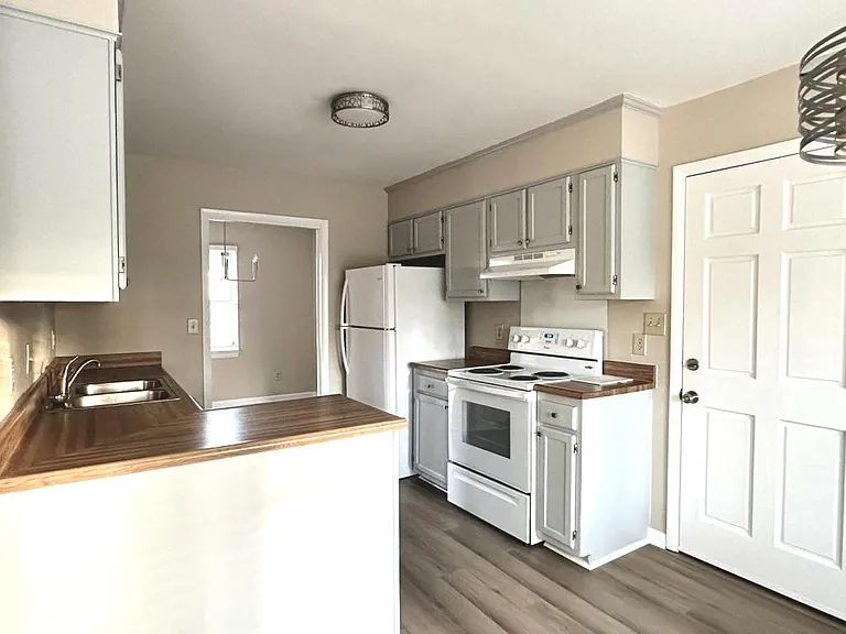 6716 Sandfield Ct — Photo 5