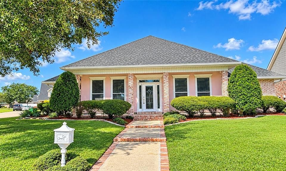 1st image of 4 Rienzi Dr
