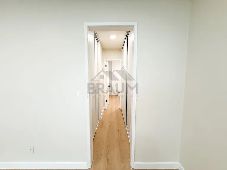 6039 Whitsett Ave — Photo 22