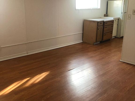 3rd image of 146 9th St #B
