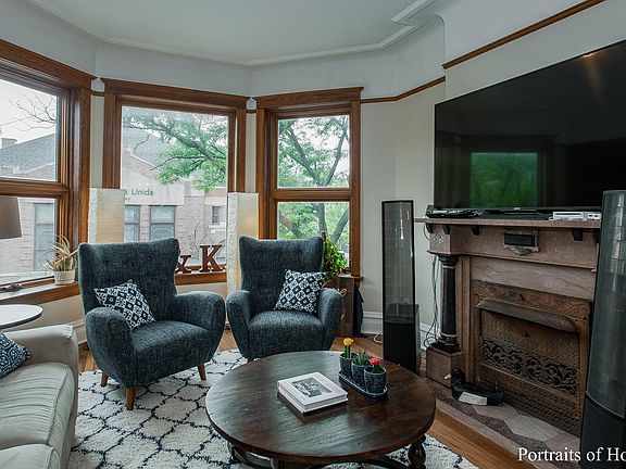 2nd image of 1042 W Diversey Pkwy #2