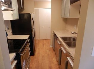 1813 Hemlock Pl APT 105, Schaumburg, IL