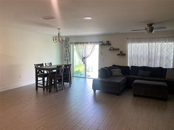 3rd image of 4536R Casablanca Ave