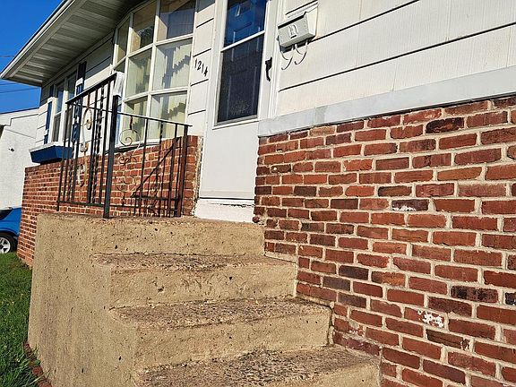 4th image of 1214 Hall Ave
