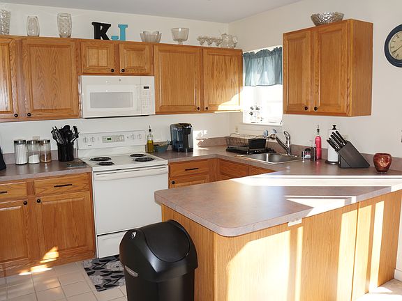 Kitchen with Breakfast Bar