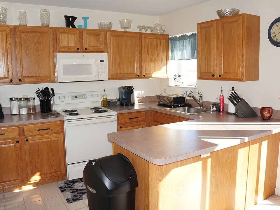 Kitchen with Breakfast Bar