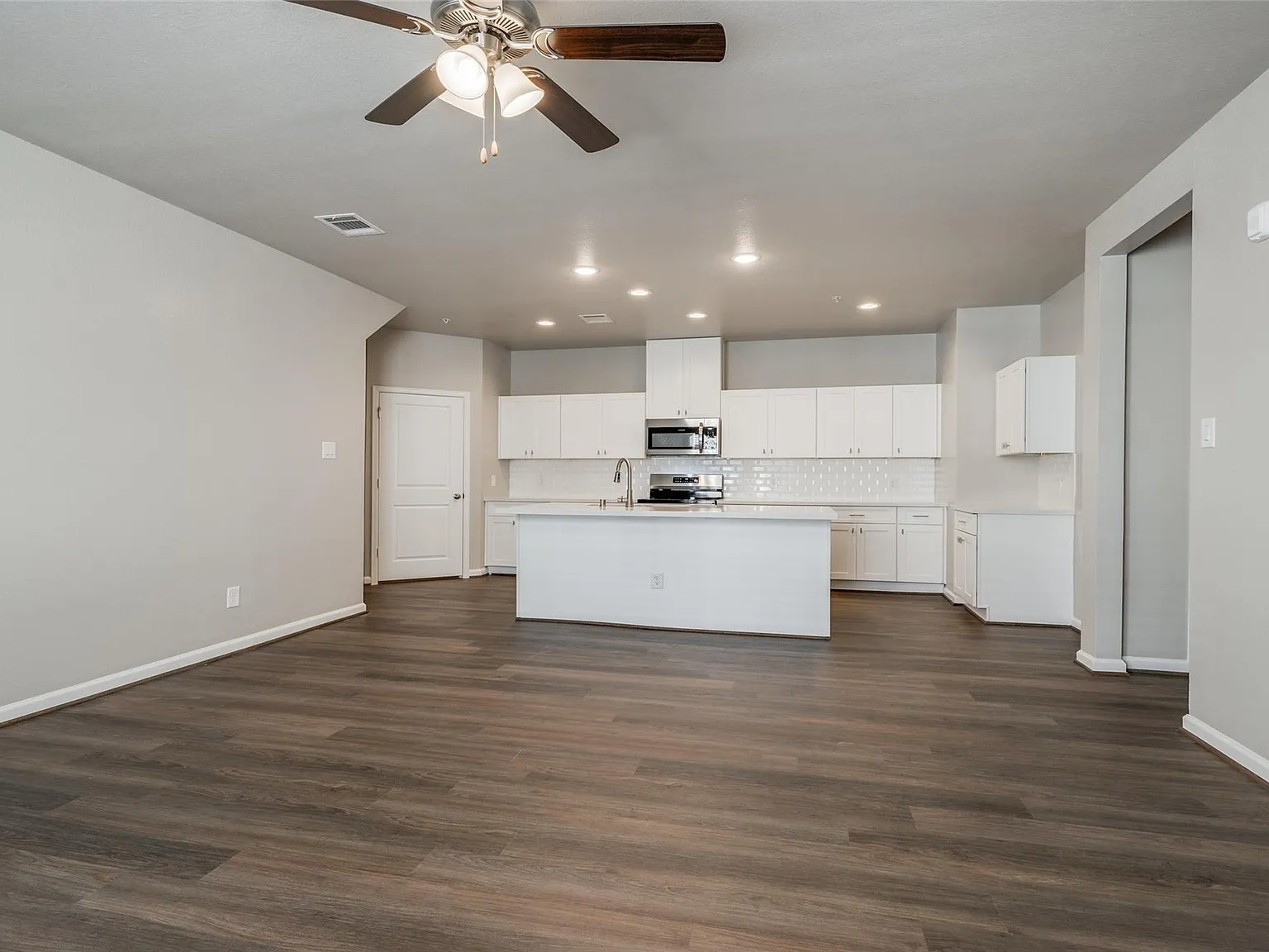 3 bed, 2.0 bath, 1144 sqft, $1,495 — Photo 4