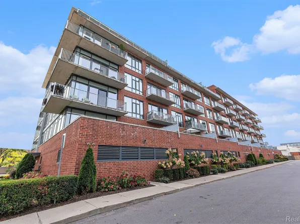 101 Curry Ave Unit 404, Royal Oak, MI 48067