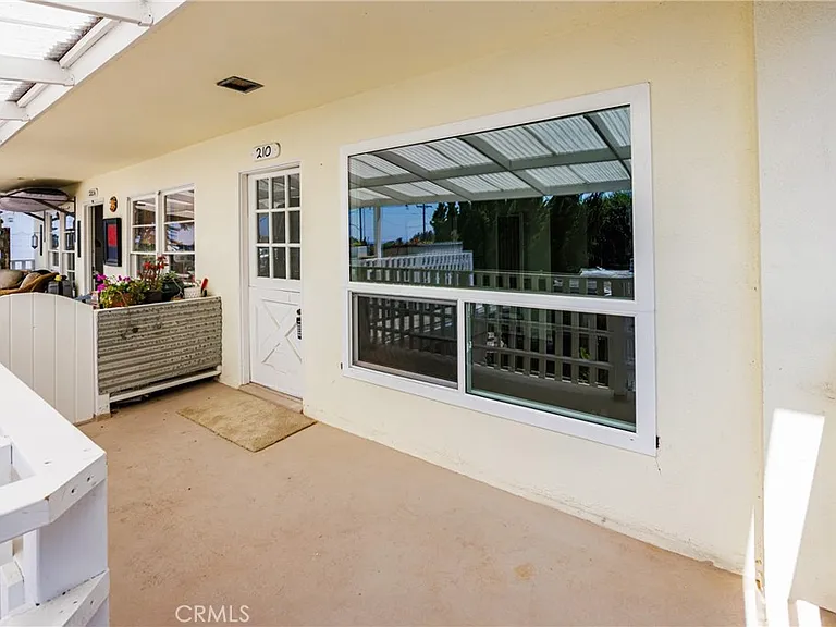 210 Cypress Dr — Photo 2
