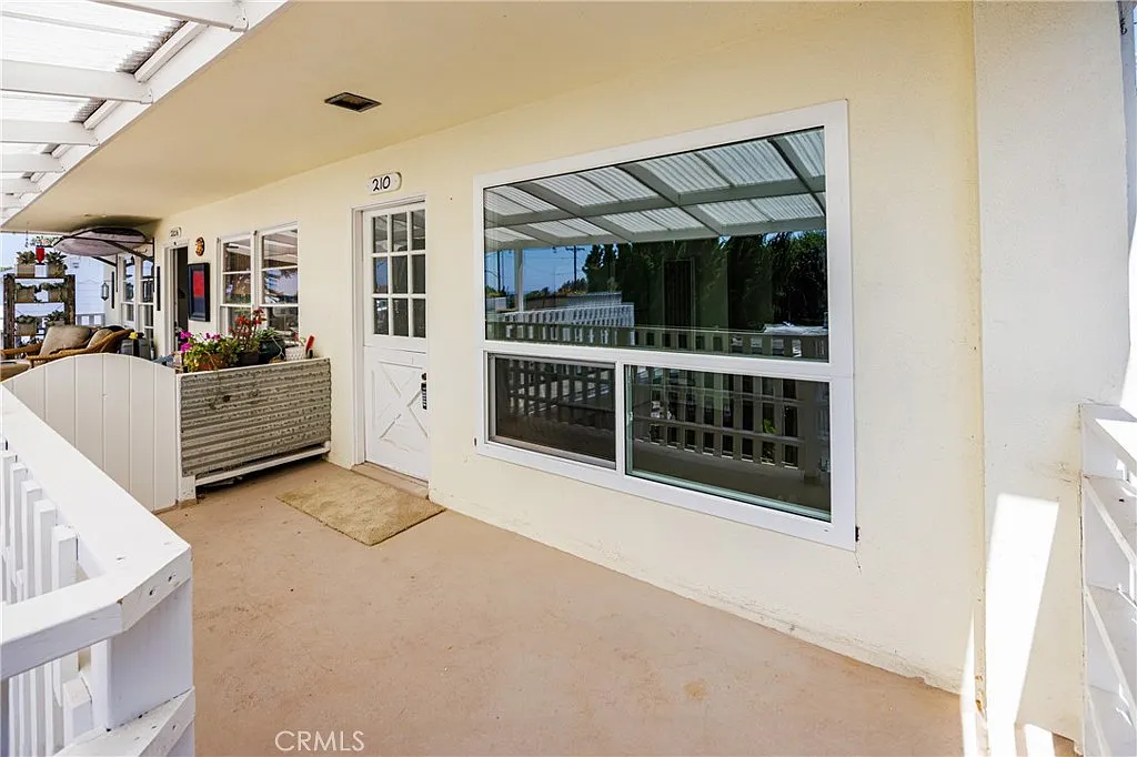 Building Photo - 210 Cypress Dr