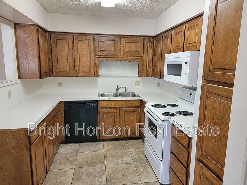 2 bed, 2.0 bath, 1086 sqft, $1,550 — Photo 2