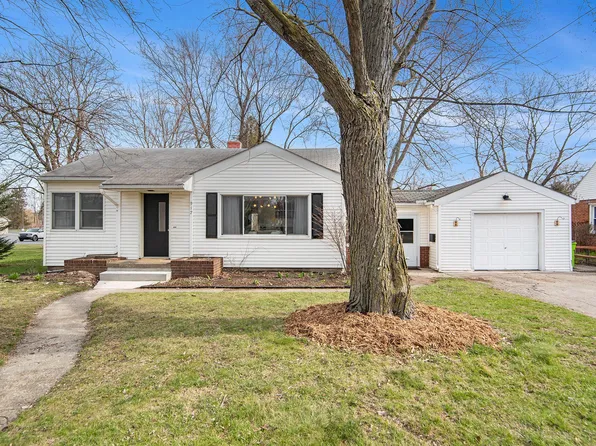 912 W Silver Lake Rd, Fenton, MI 48430