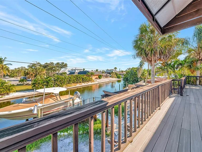 681 Avenida De Mayo — Photo 32