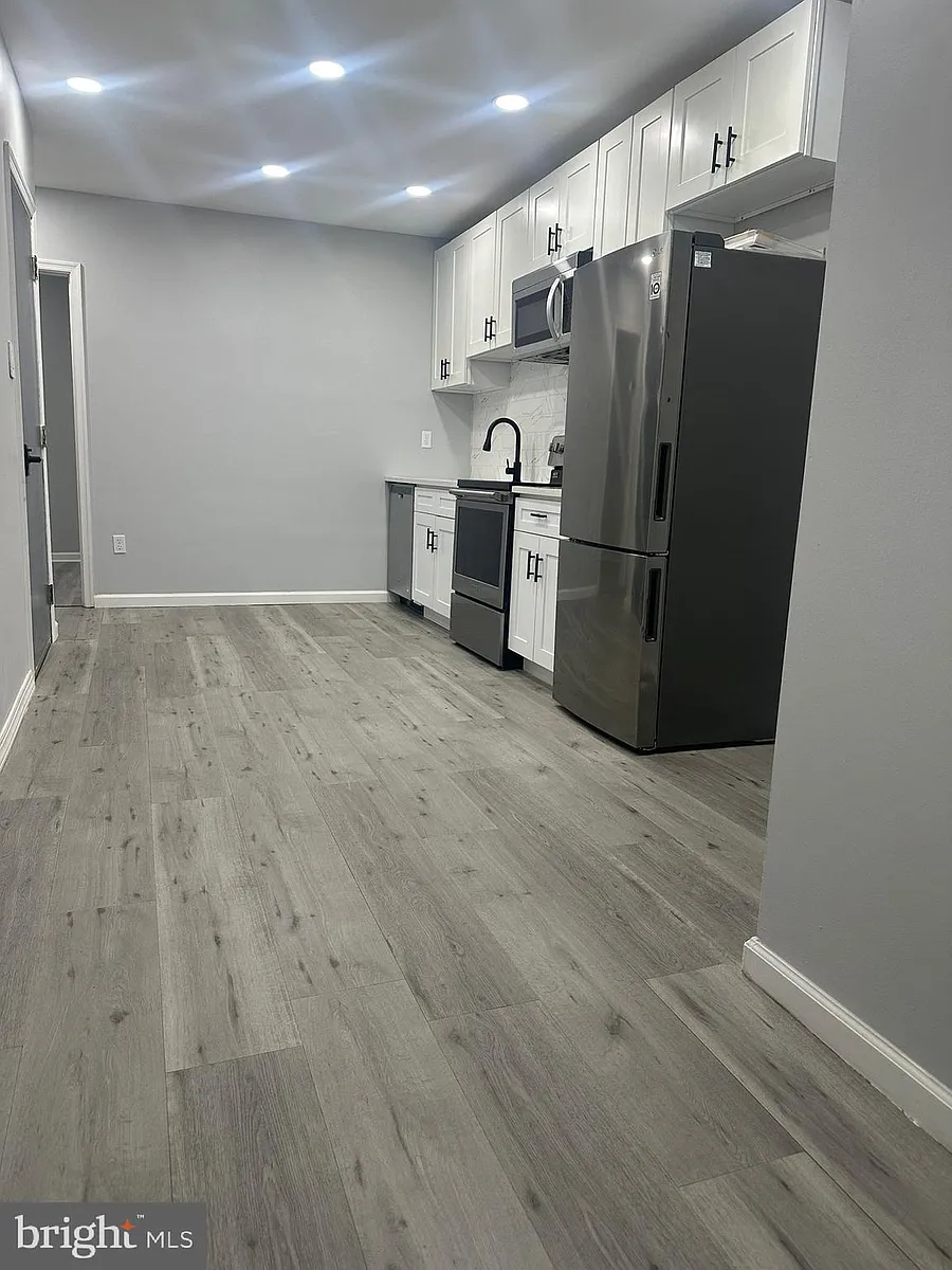 Building Photo - 1724 W Diamond St #2