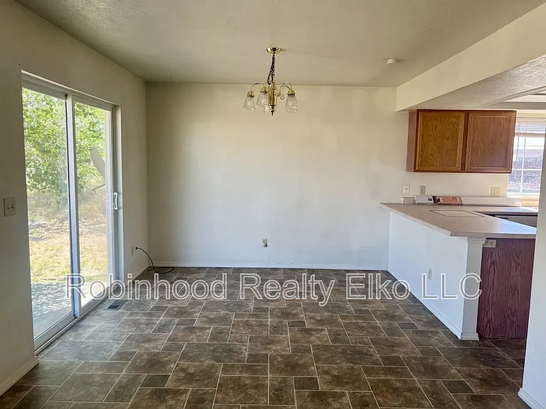 132 Flora Pl — Photo 9