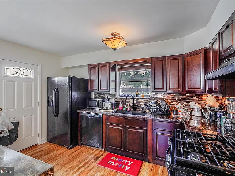 212 E Lafayette Ave — Photo 8