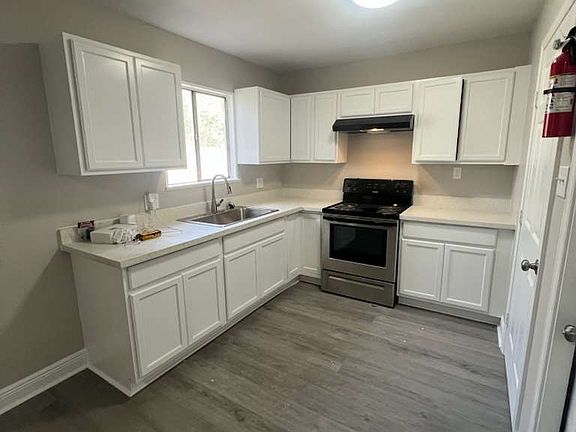 2nd image of 170 Ferndale Ln