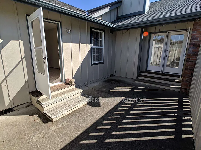 882 N Oxford Way — Photo 29