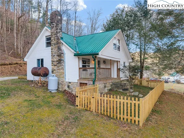 295 Jakes Mountain Road, Deep Gap, NC 28618