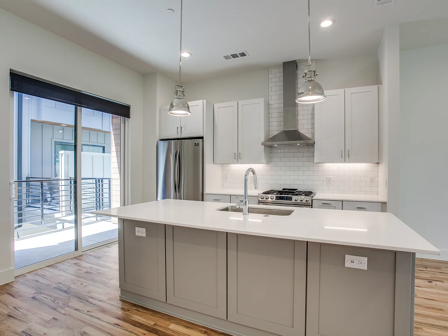 2 bed, 2.5 bath, 1332 sqft, $2,900 — Photo 3