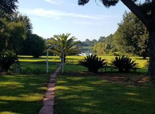 195 Cedar Dr, Broxton, GA 31519