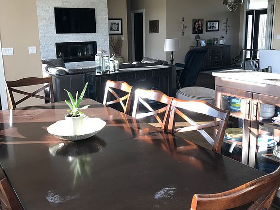 3rd image of 414 Persimmon Pl W