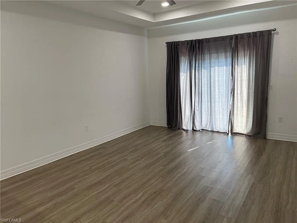 2 bed, 2.0 bath, 2489 sqft, $2,000 — Photo 4