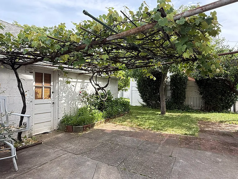 Lois Pl — Photo 4