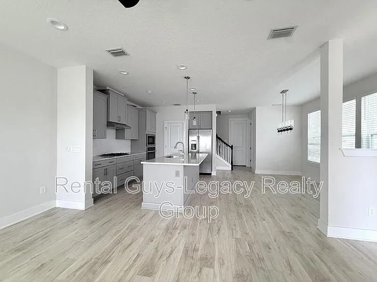 409 Crestview Dr — Photo 7