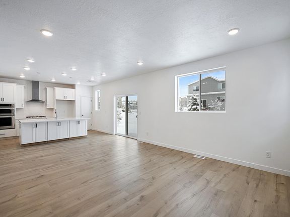 5th image of 6811 Woods Rose Dr