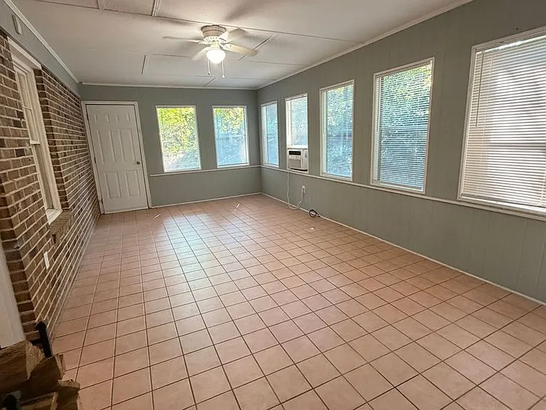 1101 Arrowhead Rd — Photo 5