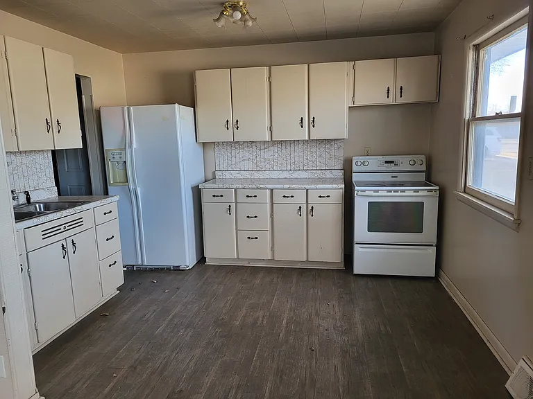 313 E Tallent St — Photo 2