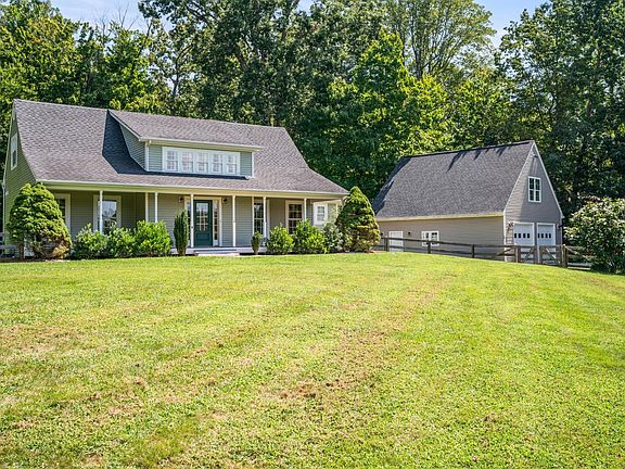 2nd image of 120 Hunting Ln