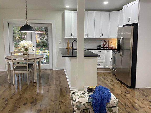 3rd image of 5470 KEYSTONE Drive N