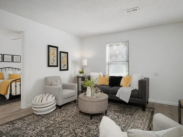 Surrey Court Apartments — Photo 6